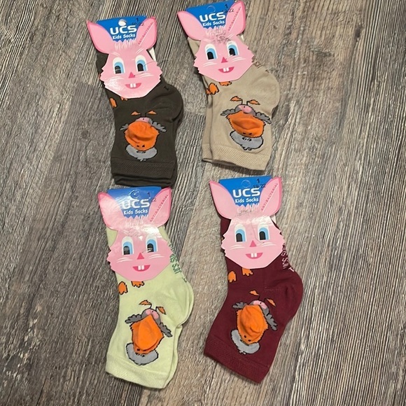 4 kid’s socks - Picture 1 of 7